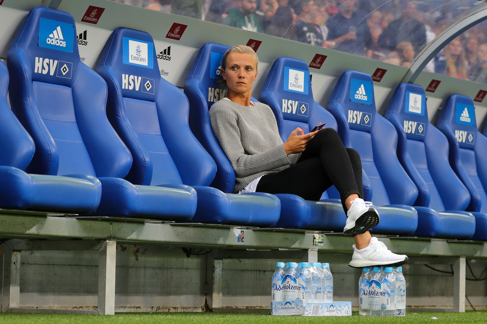 Münchens Teammanagerin Kathleen Krüger bei einem Testspiel in hambrg 2018. (Archivbild)