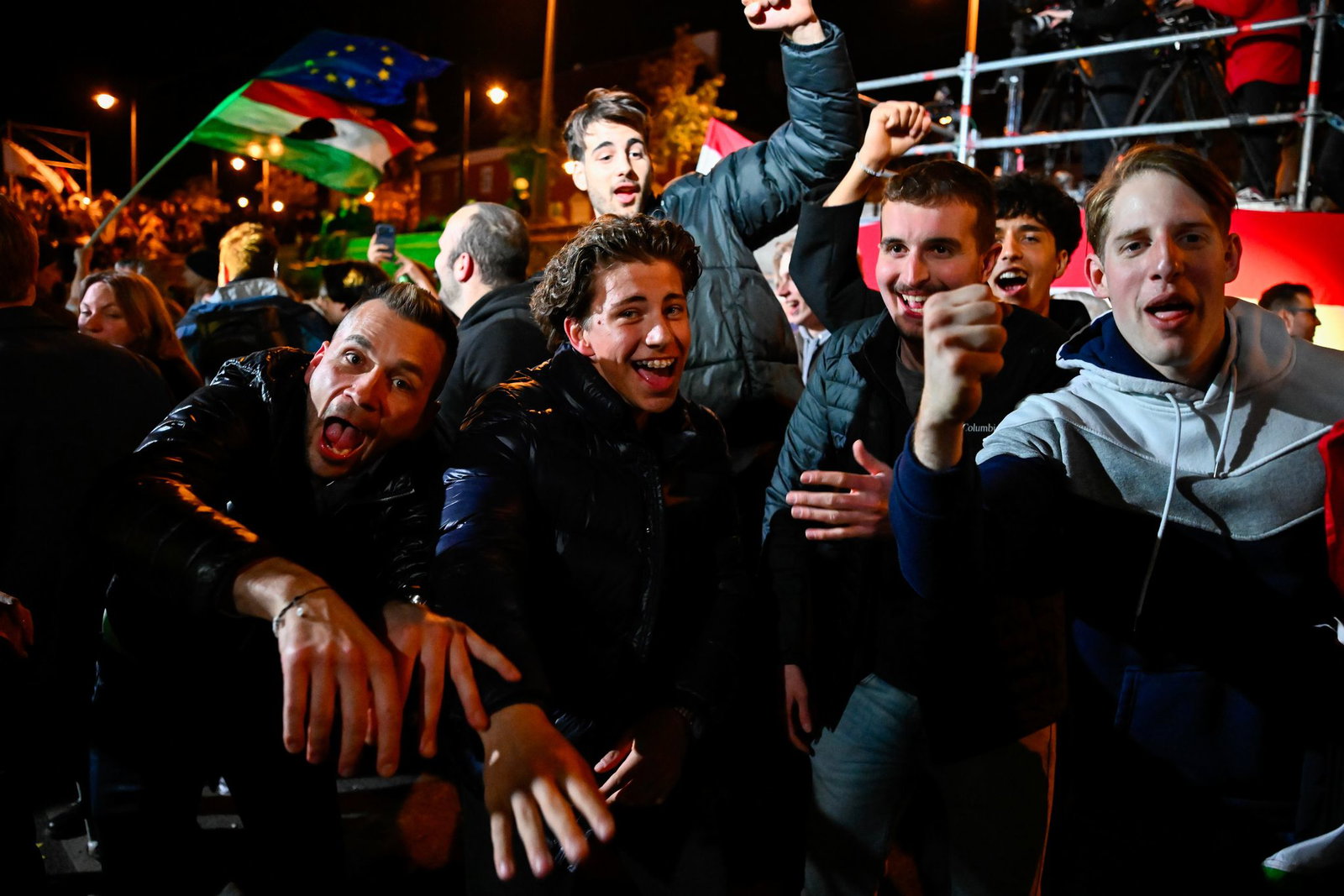 Auf den Straßen von Budapest kannte die Freude über die Abwahl Orbans keine Grenzen. 