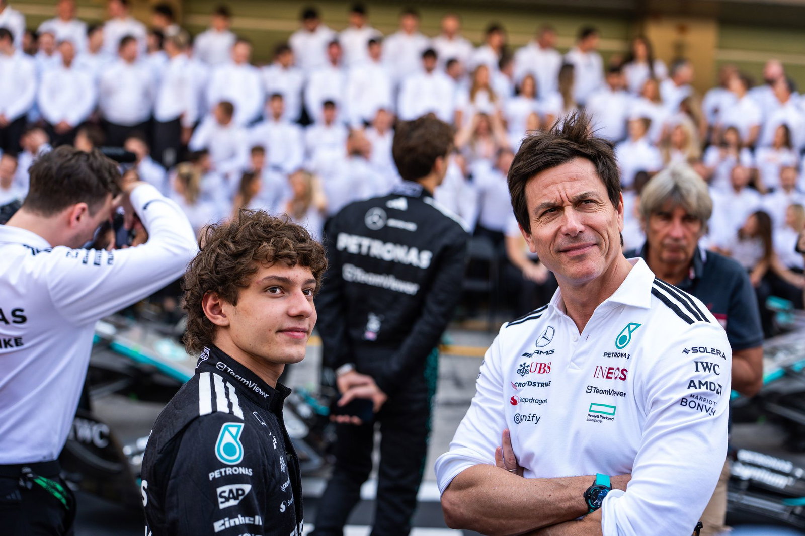 Der Rennfahrer (l) und sein Förderer. (Archivbild)