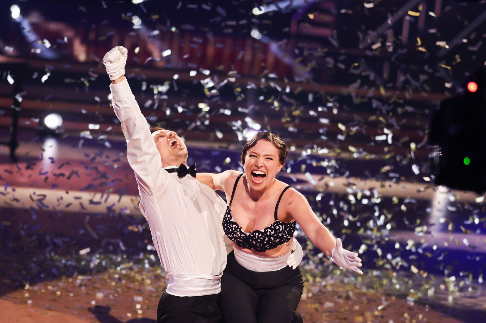 Da sah noch alles gut aus: Bianca Heinicke und Zsolt Sándor Cseke zeigten einen Tanz zu «Dick & Doof».