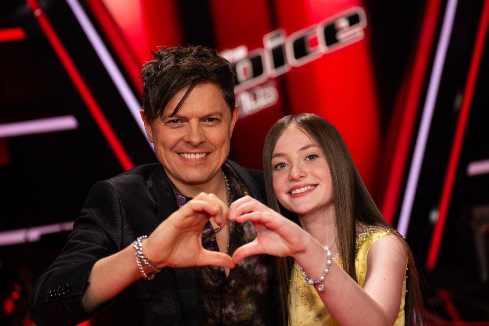Juror Michael Patrick Kelly und Katelyn haben die Musikshow «The Voice Kids» gewonnen. 