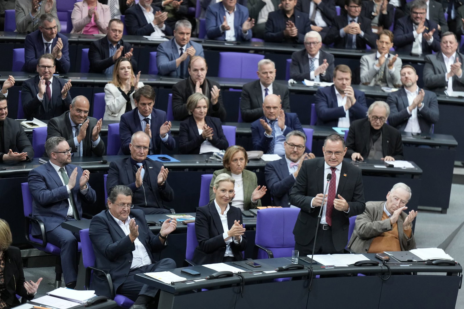 Die AfD-Bundestagsfraktion ist im Vergleich zum Bundestag vor der Neuwahl im Februar 2025 ungefähr um das Doppelte angewachsen. (Archivbild)
