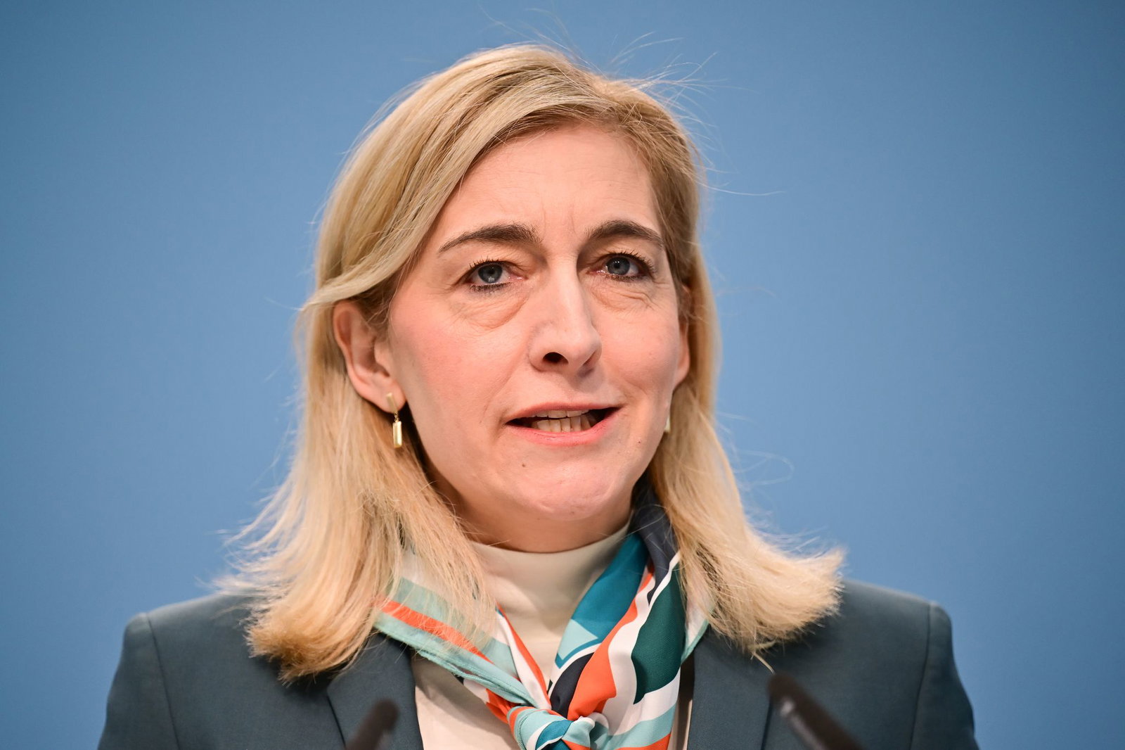 «Wir haben ein Milliardenloch in der gesetzlichen Krankenversicherung, und wenn wir das jetzt nicht schließen und wenn wir nichts gegen die steigenden Beiträge tun, dann haben alle höhere Belastungen», sagte Warken. (Archivbild)