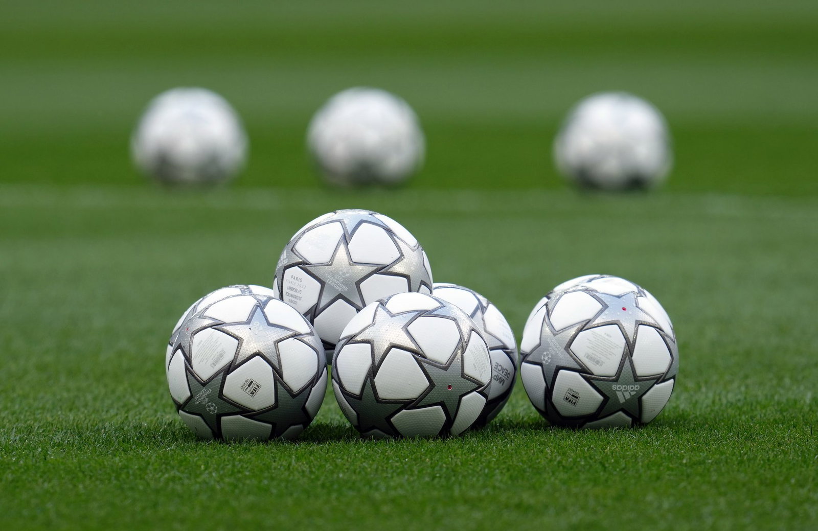 Zwei Spieler mussten mit Gesichtsverletzungen in eine Klinik gebracht werden. (Symbolbild)