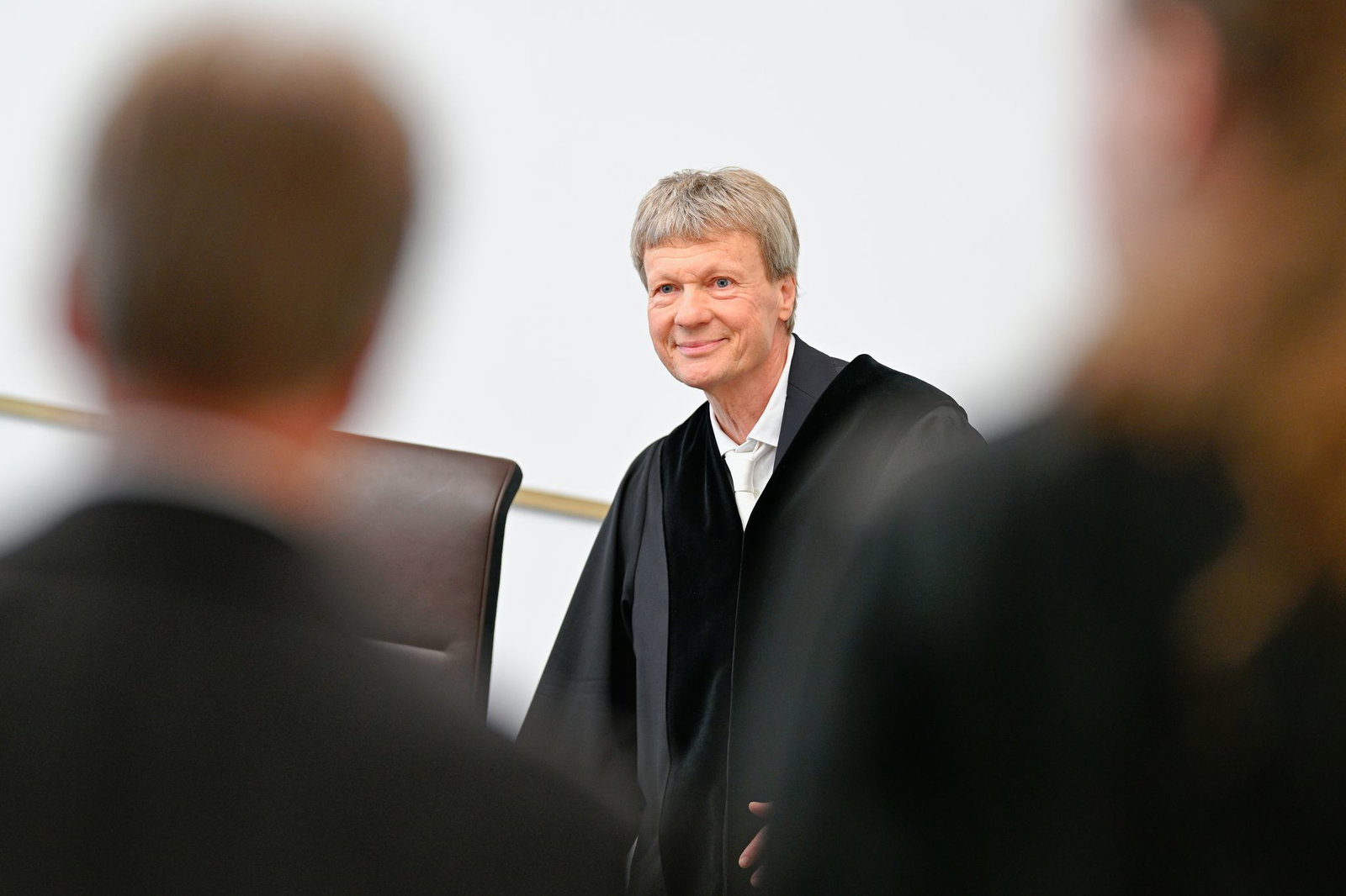 Richter Martin Morlock führt die Verhandlung. (Archivbild)