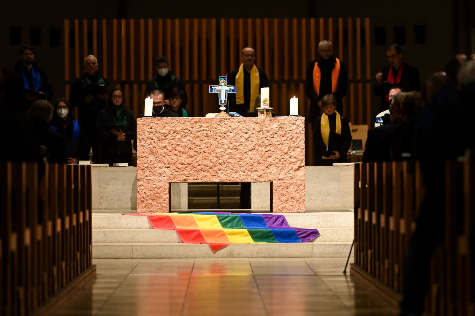 Die katholische Kirche und die Regenbogenflagge - eine komplizierte Sache.