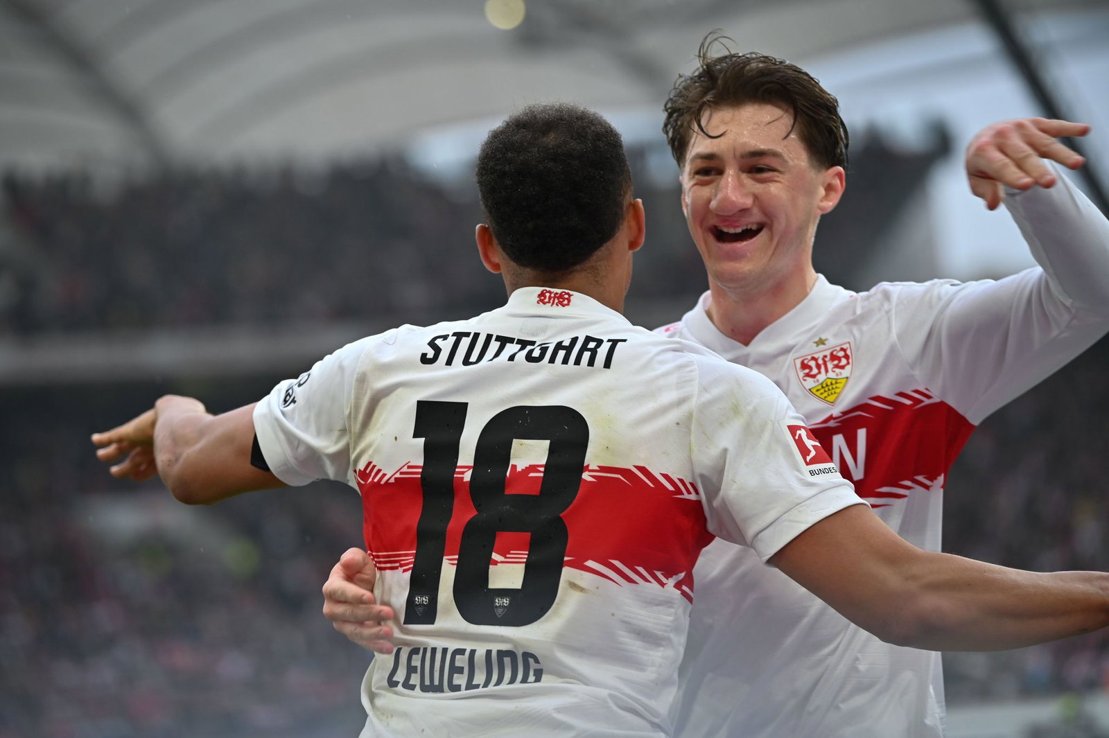 Brachte den VfB gegen den HSV in Führung: Angelo Stiller (r.).