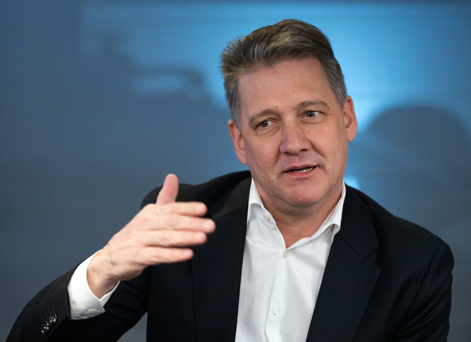 Audi-Chef Gernot Döllner sieht trotz existierender Sparprogramme den Bedarf, die Kosten weiter zu senken. (Archivbild)