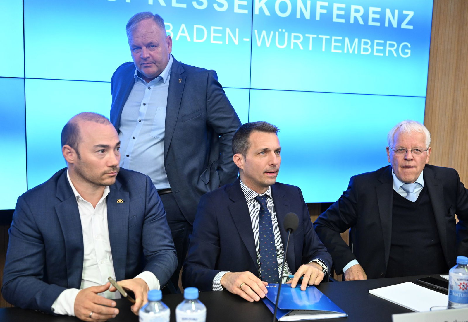 Bislang eher unbekannt, nun der starke Mann der AfD-Fraktion: Martin Rothweiler (M).