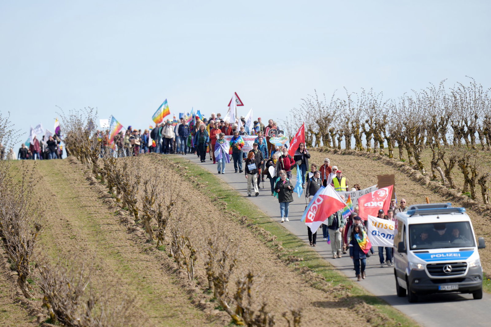 Rund 250 Demonstranten nahmen der Polizei zufolge am Ostermarsch in Büchel teil. 