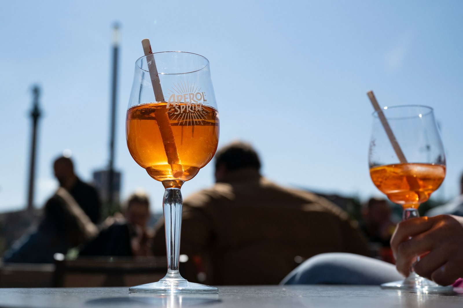Die Preise für das Mischgetränk Aperol Spritz bleiben vielerorts stabil.