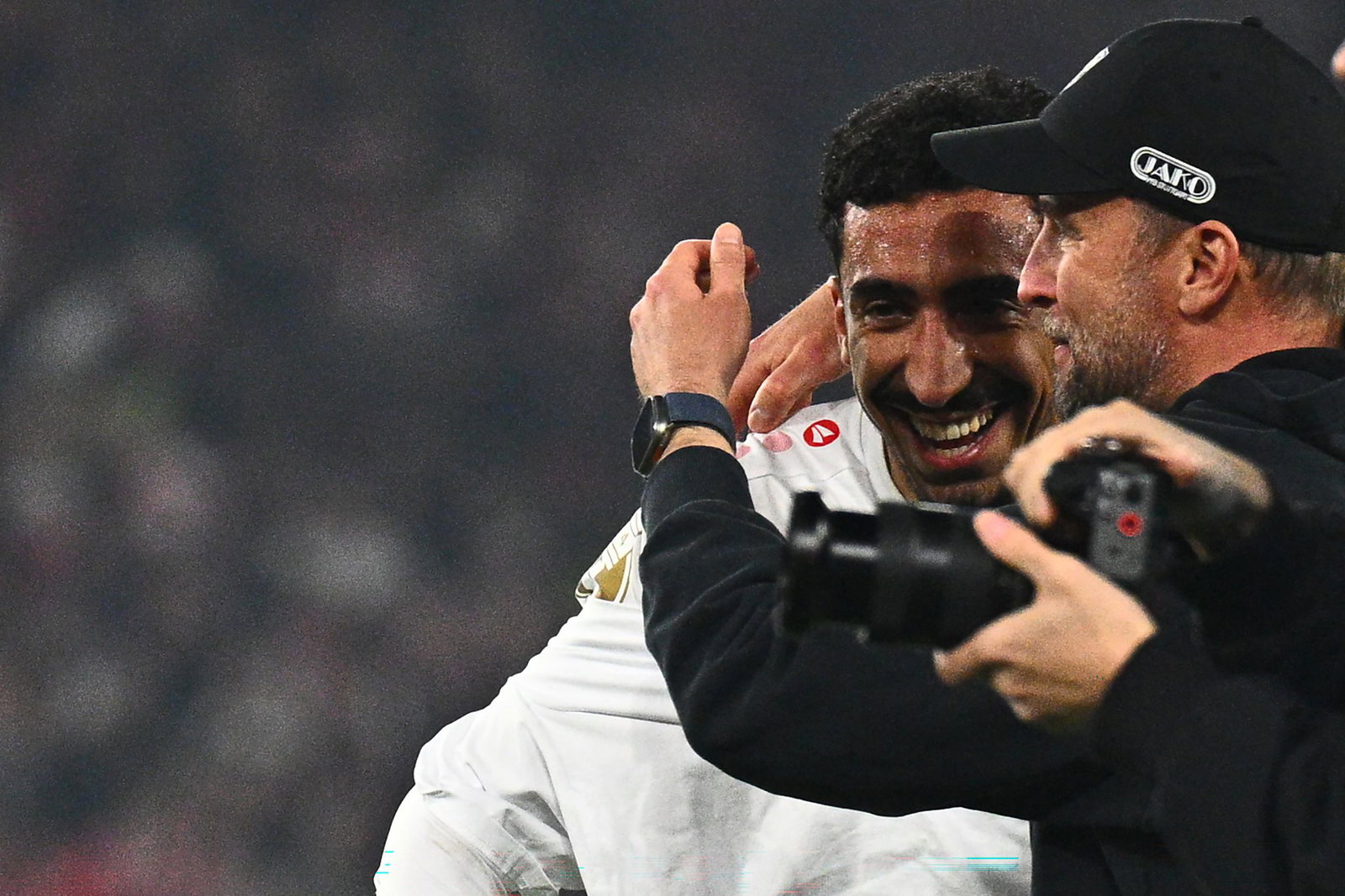 Wollen auch gegen Bremen wieder gemeinsam jubeln: Tiago Tomas und Sebastian Hoeneß vom VfB Stuttgart.