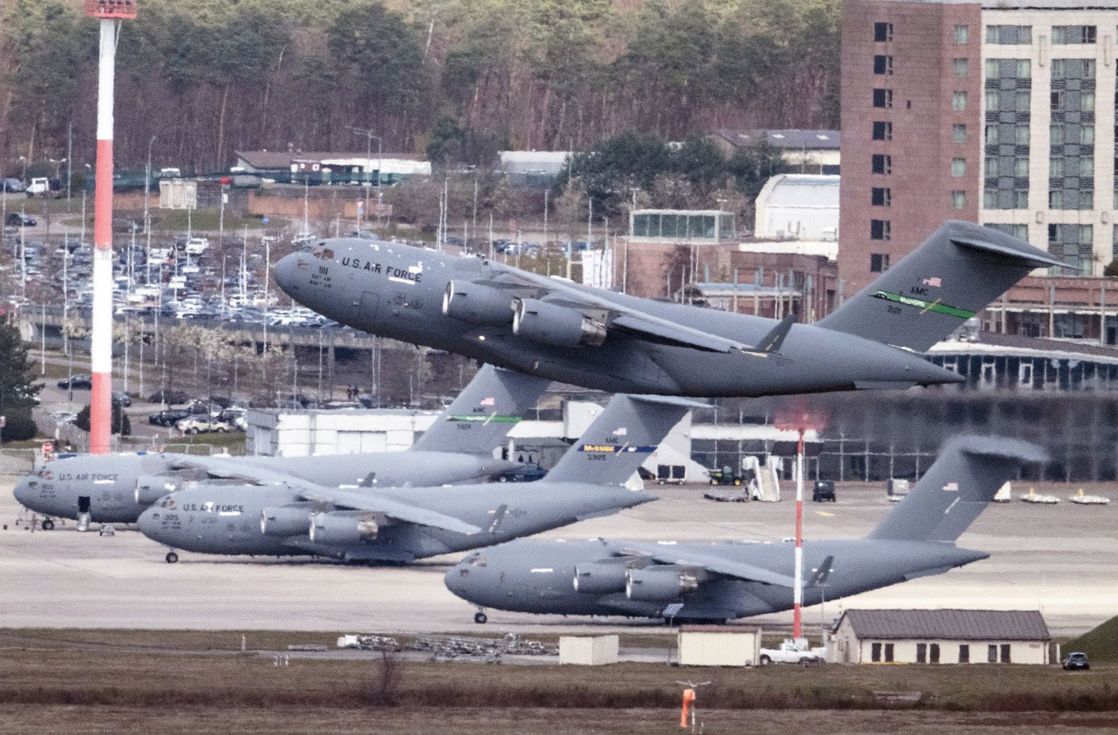 Wohl nirgendwo in Deutschland haben die USA so viele Soldaten, Transportflugzeuge und Logistik zusammengezogen wie in Ramstein. (Archivbild)