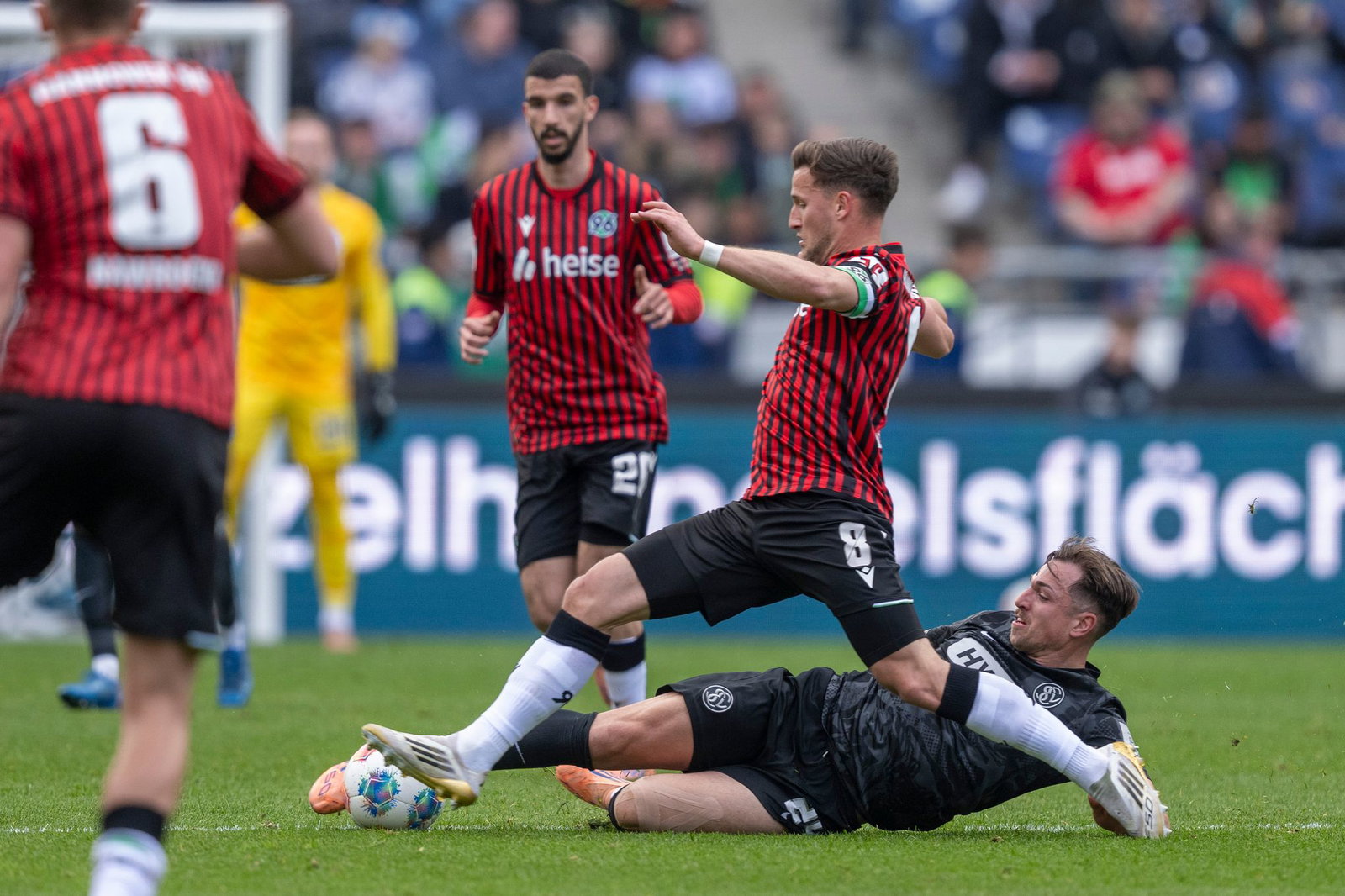 Umkämpftes Topspiel in Hannover.
