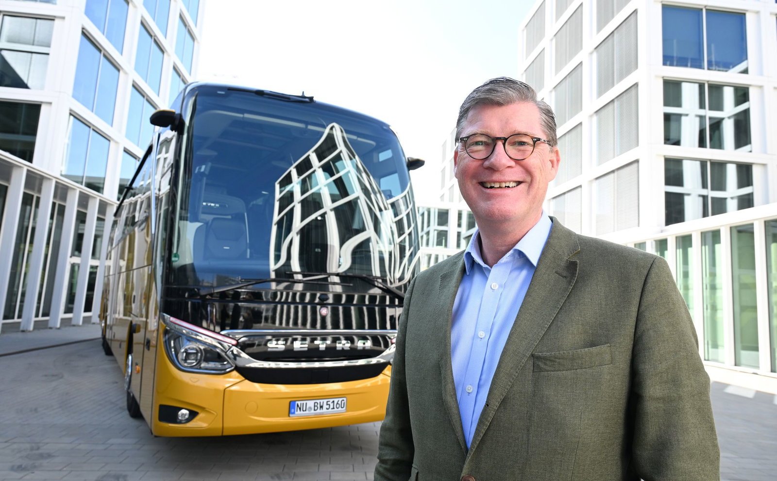 Daimler-Buses-Chef Till Oberwörder (Archivbild). Das Unternehmen will das Servicenetz in Europa ausbauen.