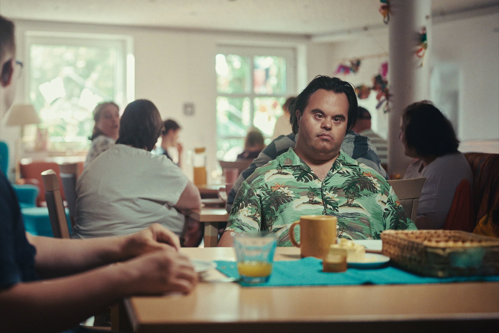 Aladdin Detlefsen als Buschi in einer Szene des Films «Der Frosch und das Wasser»