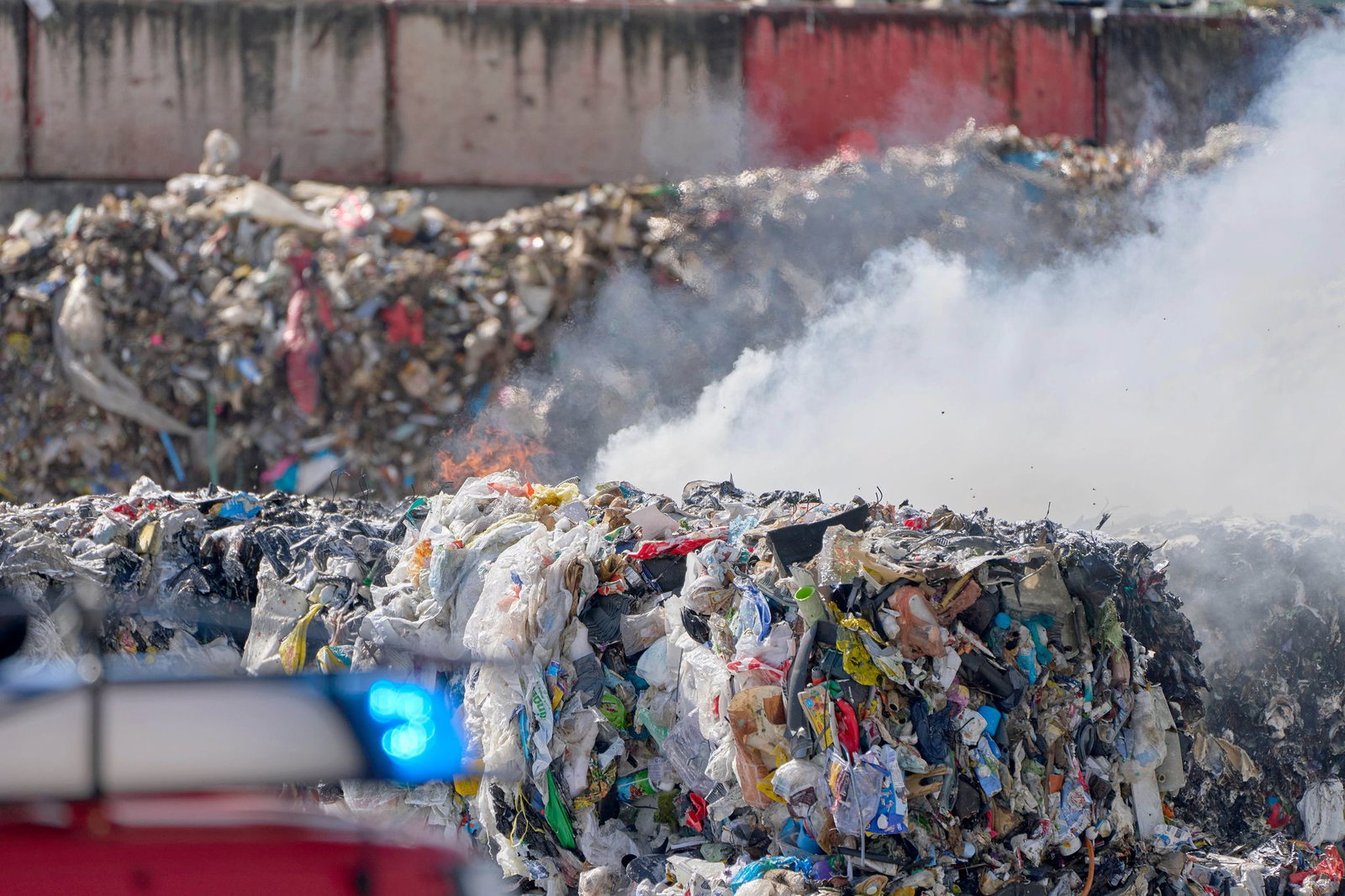 Auf dem Gelände der Firma hatte sich Kunststoffmüll entzündet. 