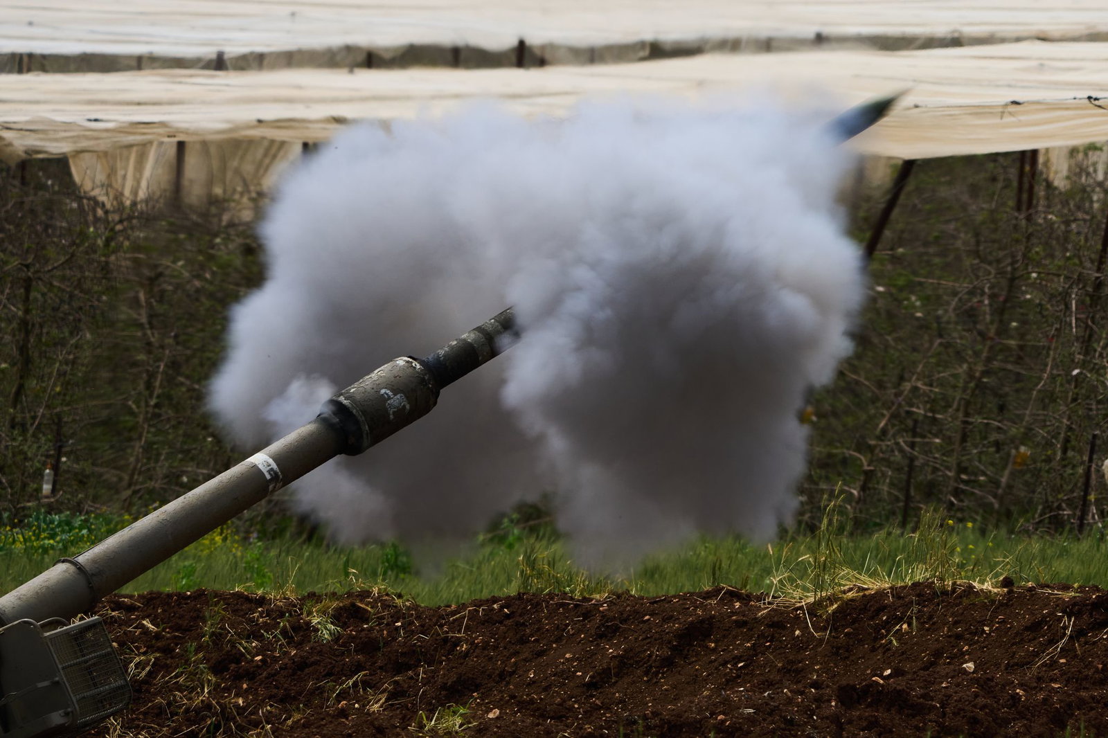 Angriffe beider Seiten gab es trotz der geltenden Waffenruhe. (Archivbild)