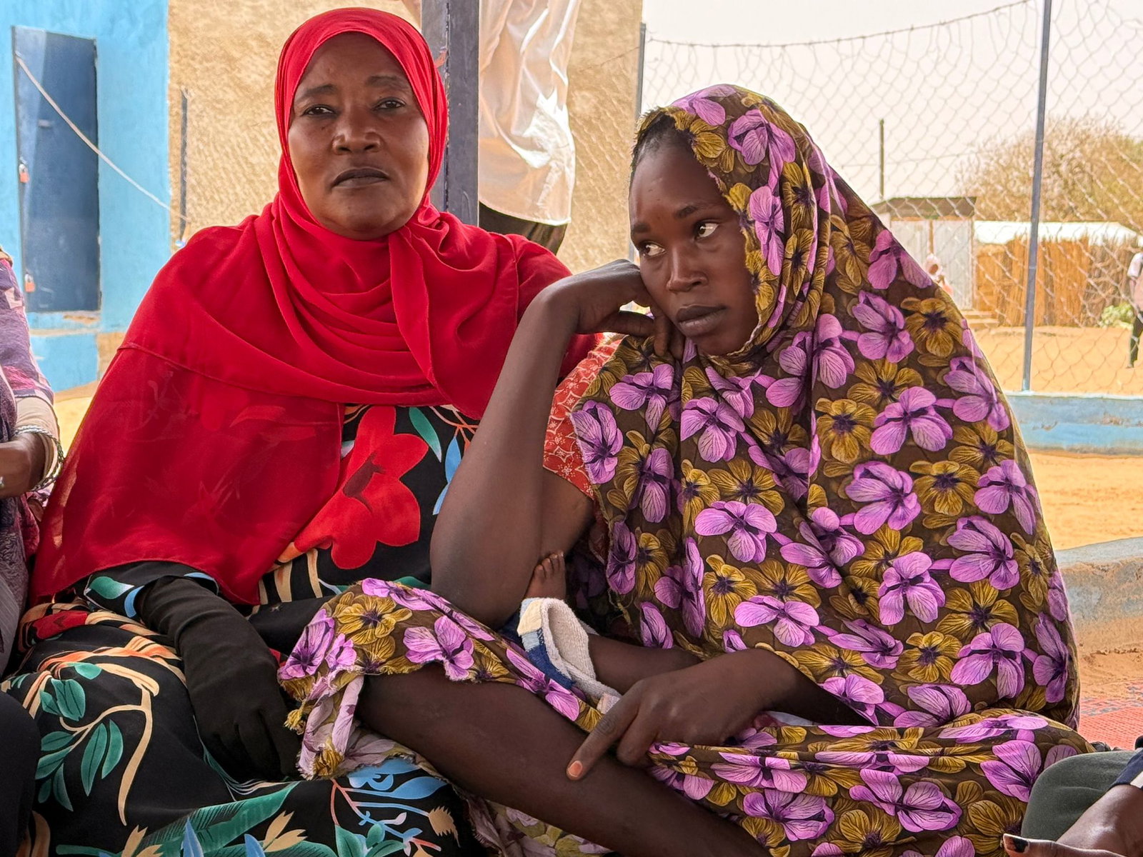 Yeman Mohamat Ramadan (links) engagiert sich im Flüchtlingslager für Frauenrechte und will die Mauer des Schweigens über Gewalt durchbrechen.