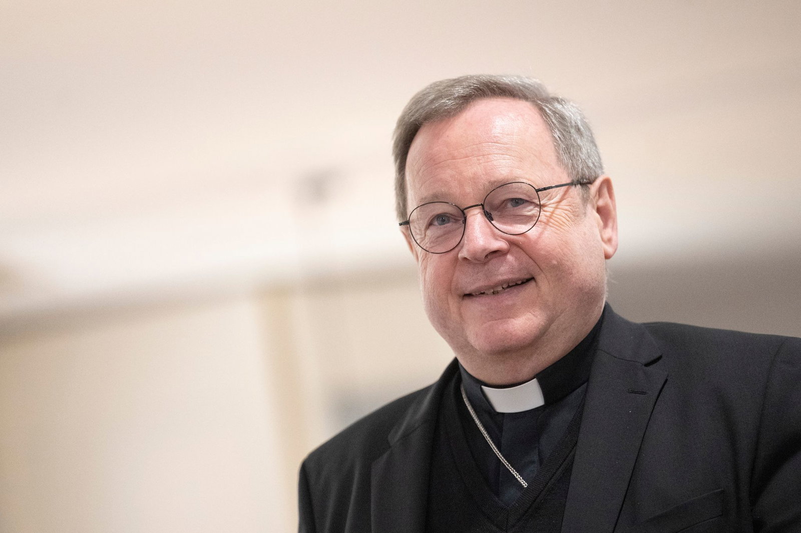 Georg Bätzing ruft zu Heiterkeit an Ostern auf. (Archivbild)