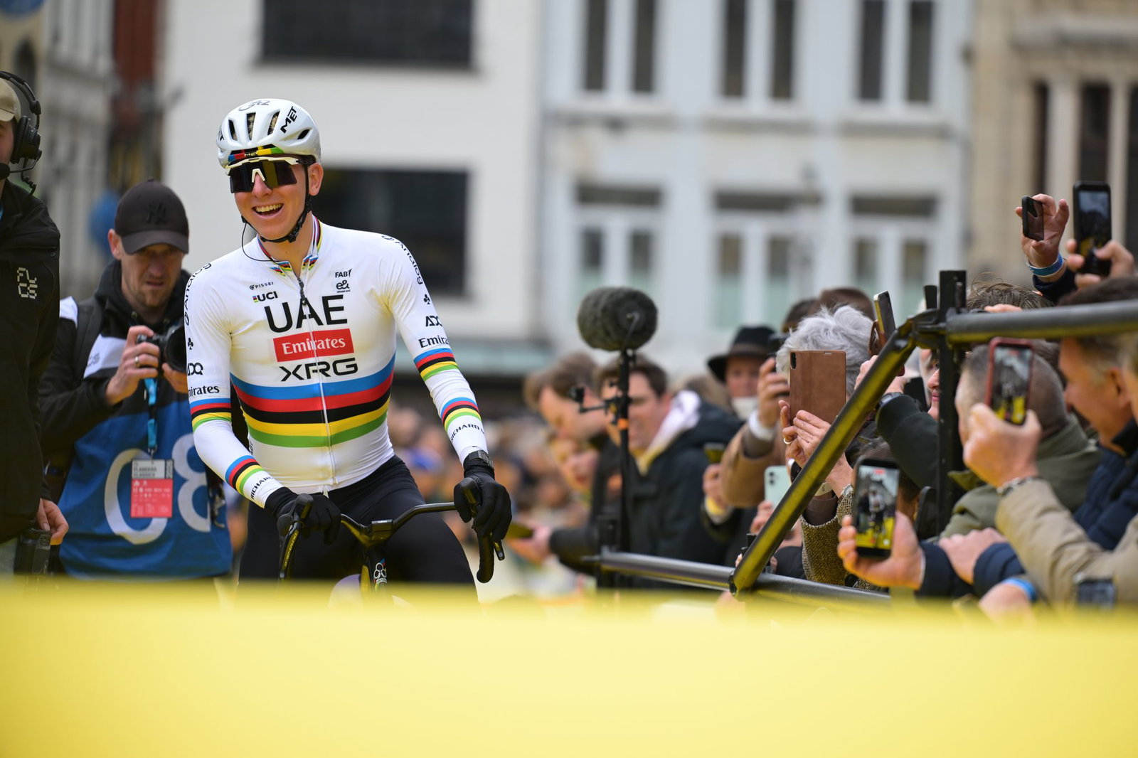 Tadej Pogačar beim Start in Antwerpen.