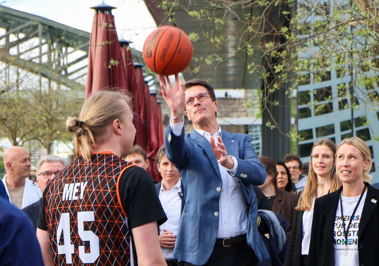 Ministerpräsident Hendrik Wüst legt sich für die NRW-Bewerbung mächtig ins Zeug.