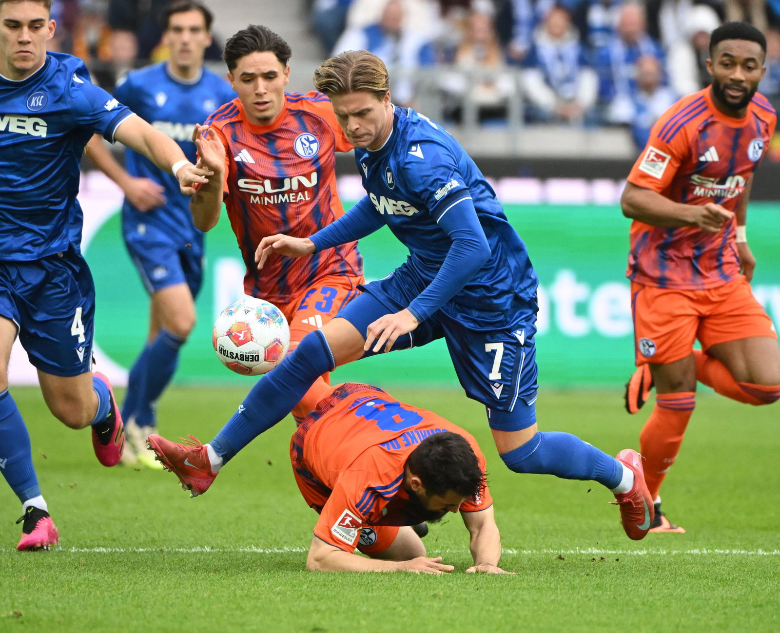 Das Heimspiel gegen Schalke gewann der KSC mit Dzenis Burnic (oben) mit 2:1. (Archivbild)