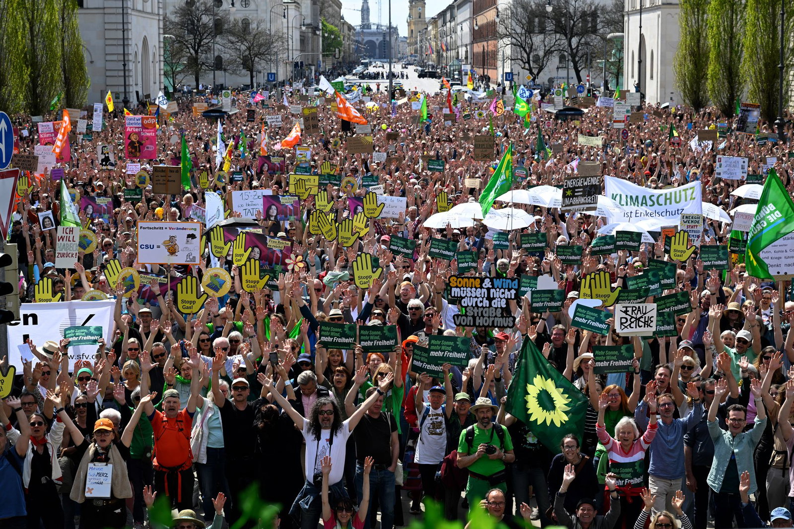 Zu der Kundgebung in München hatten der Bund Naturschutz in Bayern, Fridays For Future, Greenpeace und das Umweltinstitut München aufgerufen.