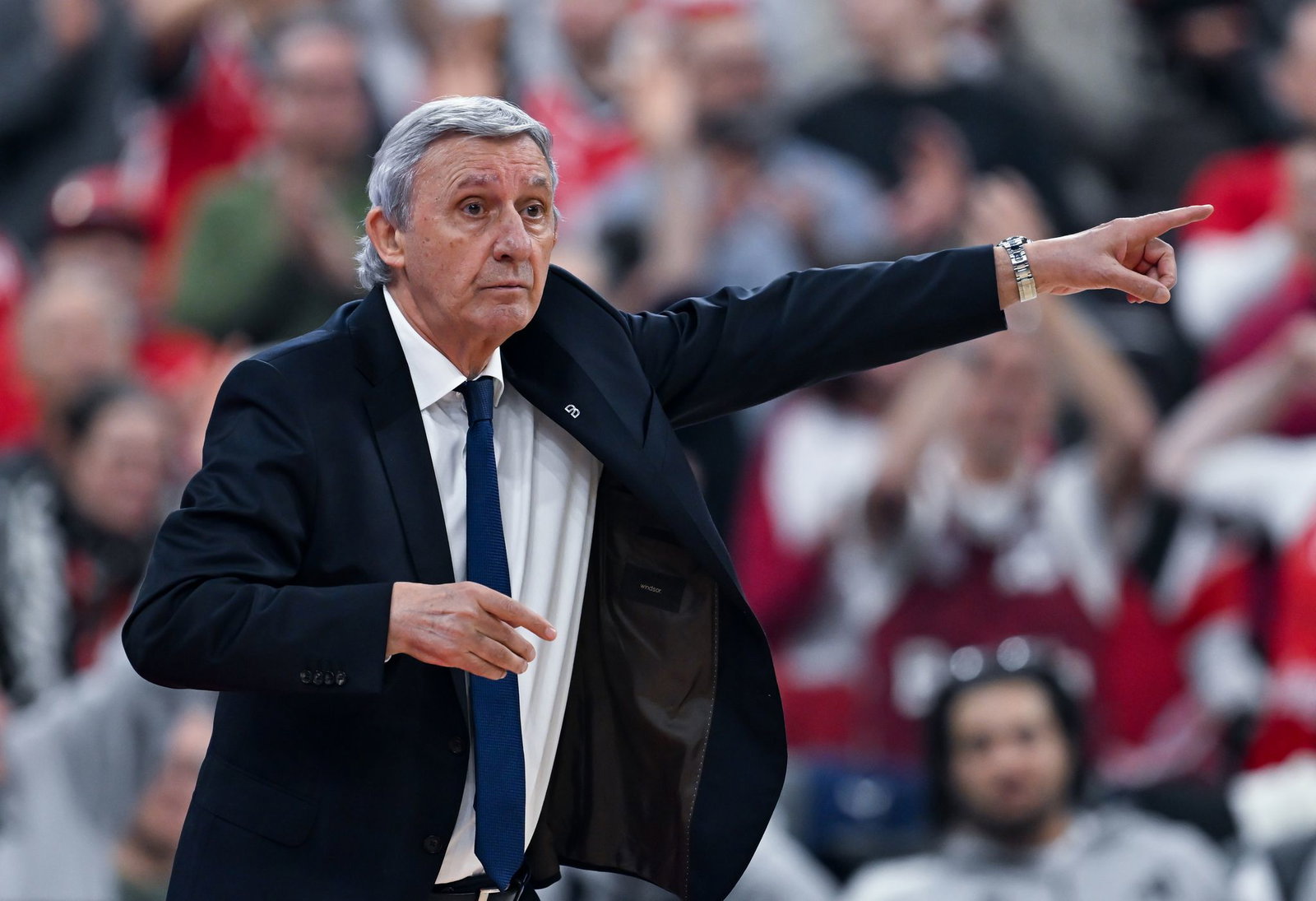 Svetislav Pesic übernahm während der laufenden Saison noch einmal den FC Bayern. (Archivbild)