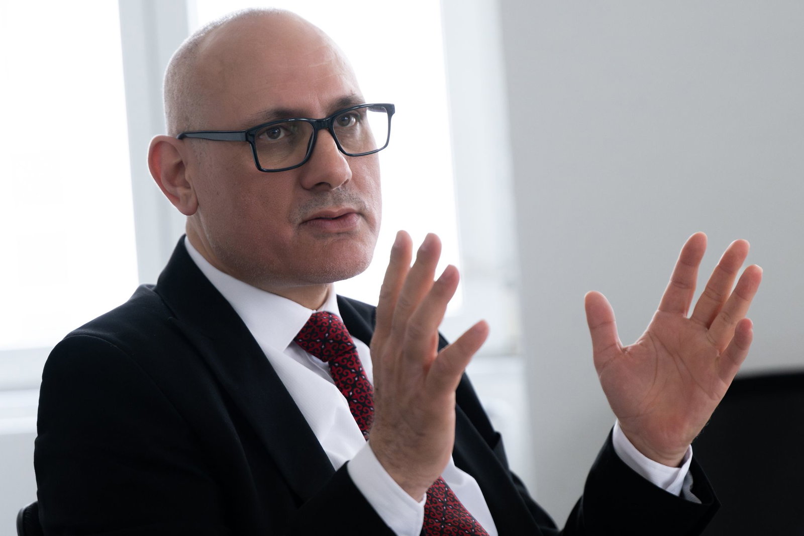 Für Reisende soll es leichter werden, trotz Baustellen weiterzukommen, sagt der DB-Konzernbevollmächtigte Ismail Ertug. 