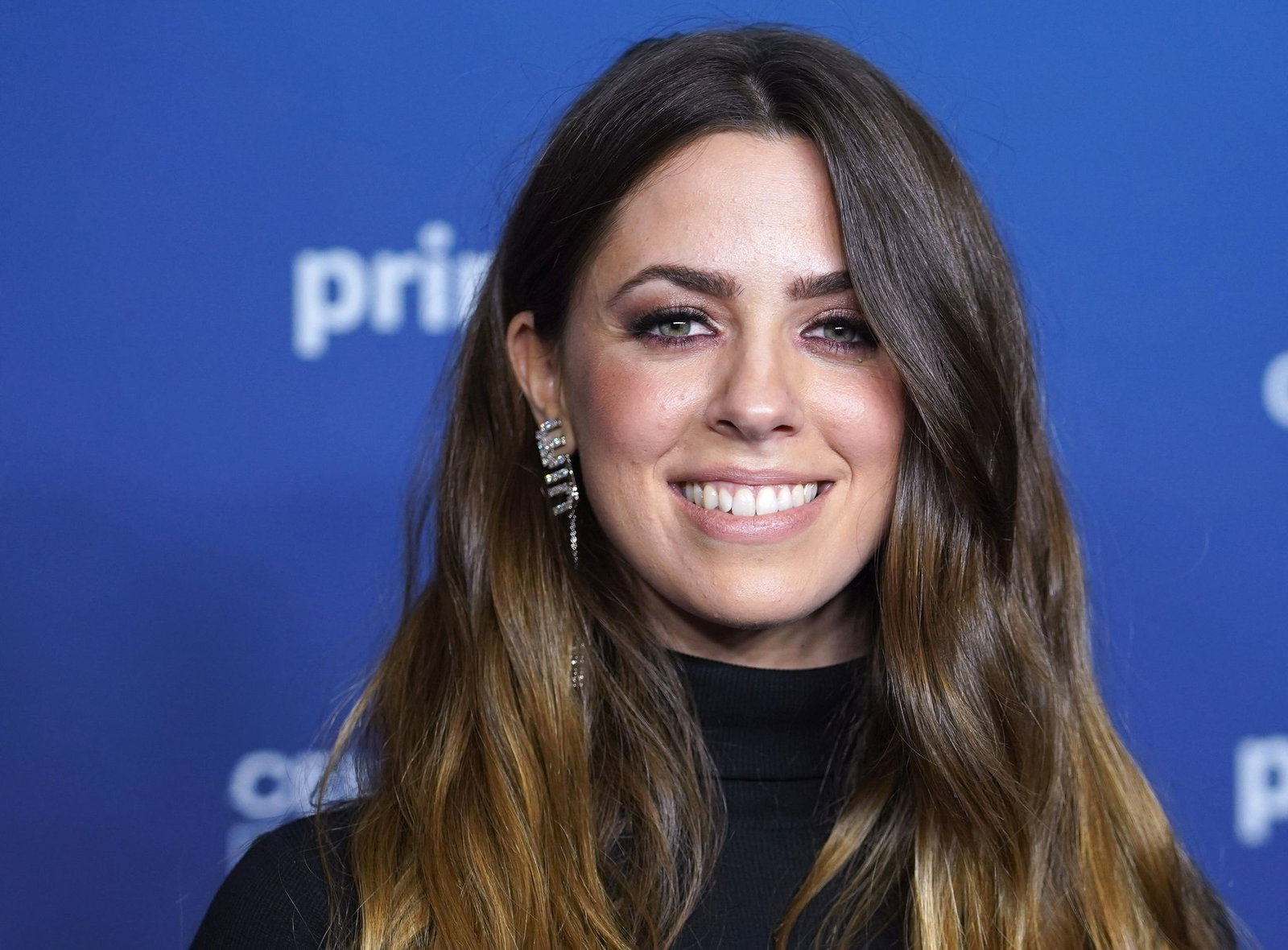 Sängerin Vanessa Mai ruft mit der Moderatorin Lola Weippert andere Frauen zur Vorsorge-Untersuchung beim Frauenarzt auf. (Archivbild)