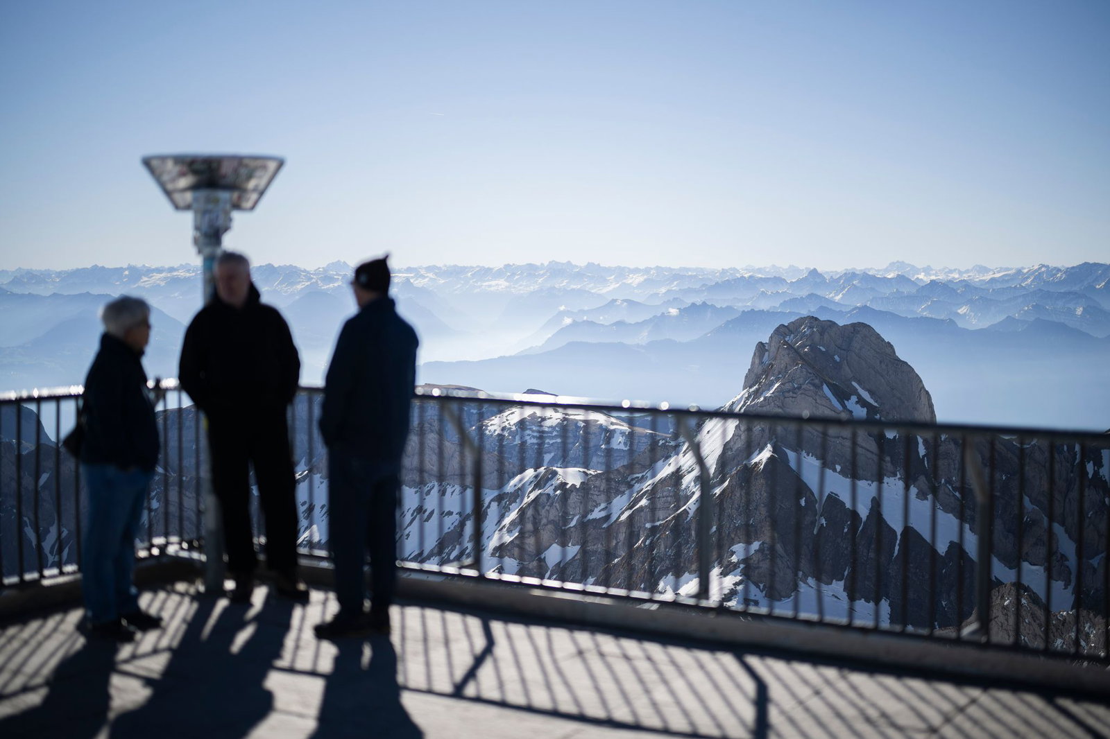 Bis Spätherbst ist der Gipfel des Säntis nur zu Fuß zu erreichen.