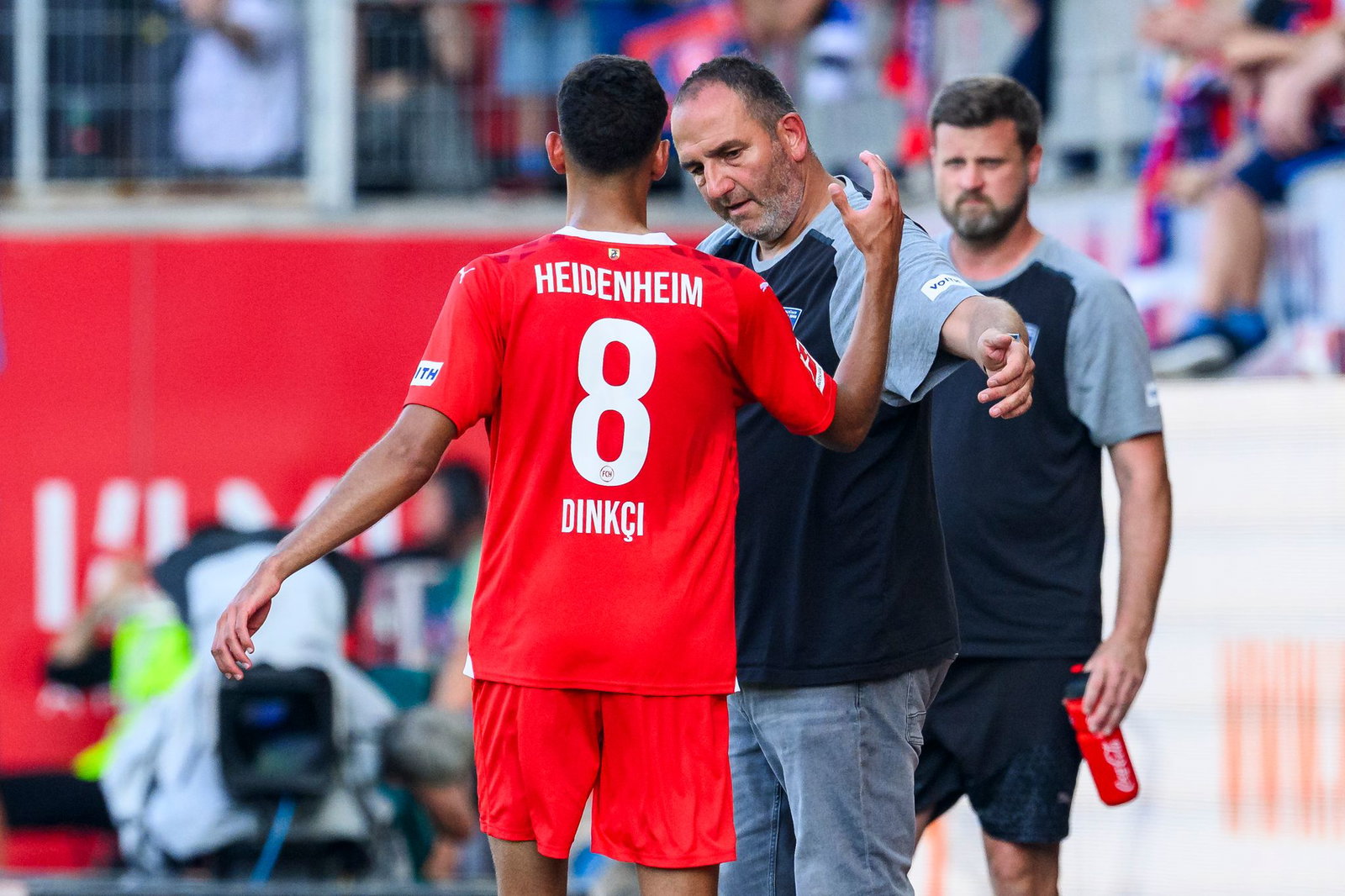 «Wenn Eren Hilfe braucht, kriegt er sie»: Frank Schmidt ist für seinen Schützling da. (Archivbild)