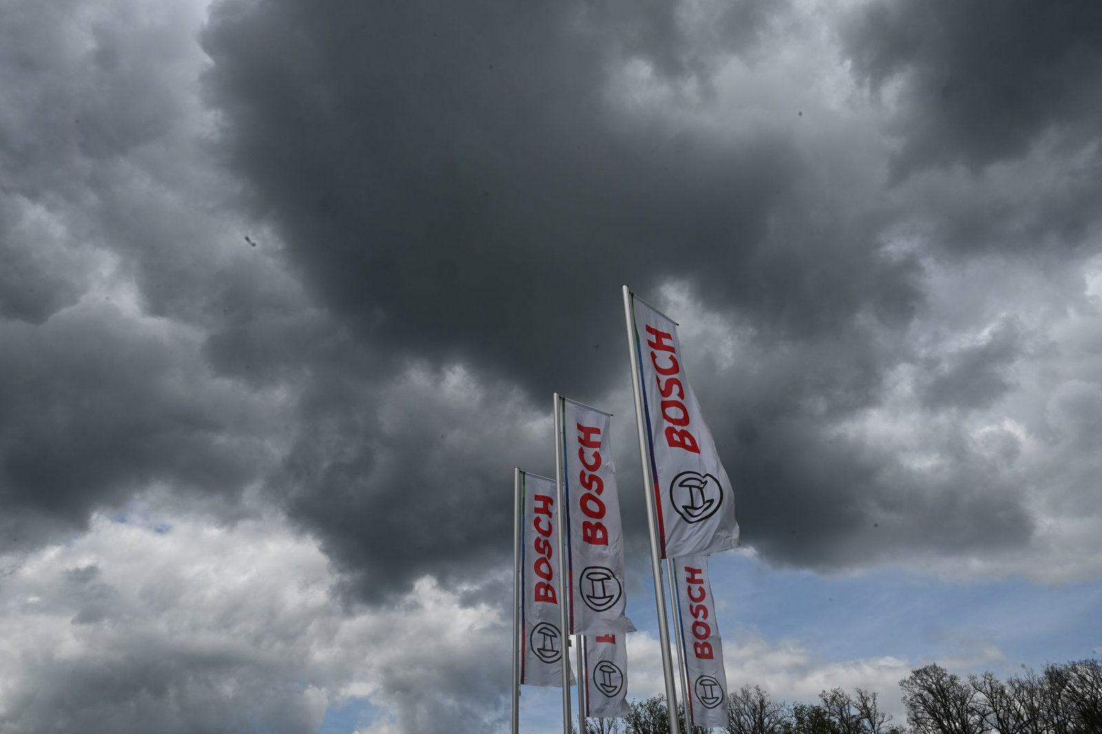 Gewitter kann es im Südwesten am Wochenende auch geben. (Archivbild)