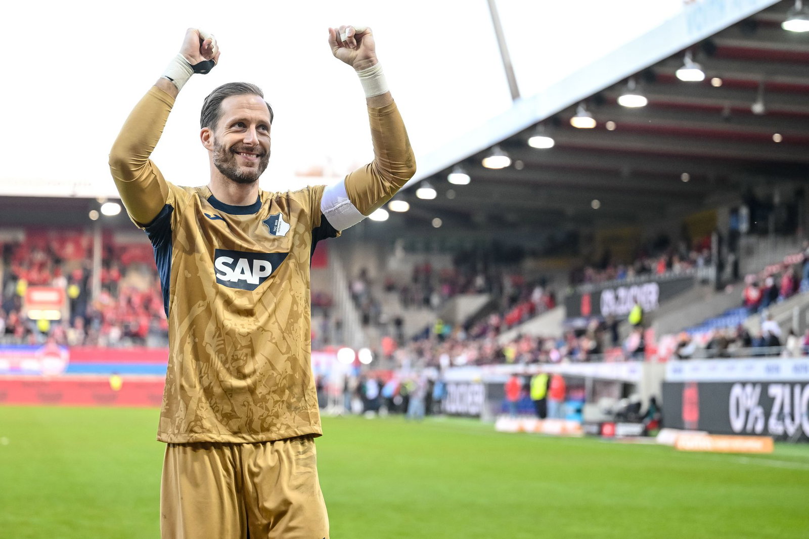 Oliver Baumann kann in Augsburg auf seinen 518. Bundesligaeinsatz kommen und würde damit in die Top 10 vorrücken. (Archivbild) 