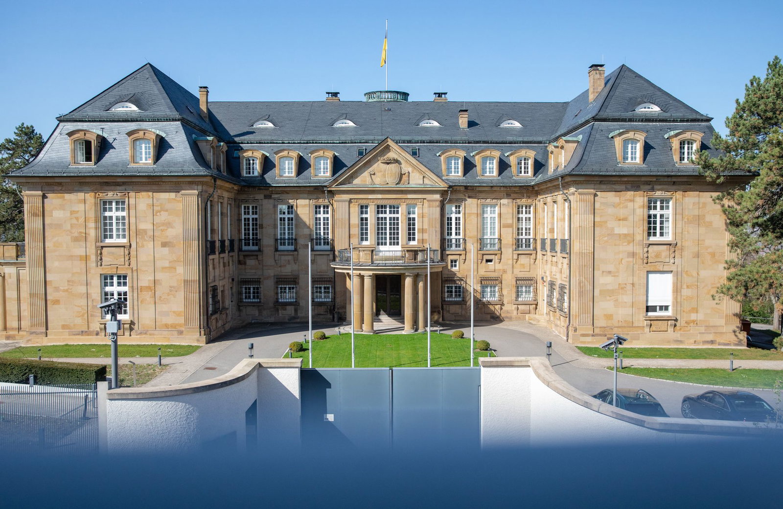 Wer künftig Hausherr in der Villa Reizenstein, dem Amtssitz des Ministerpräsidenten von Baden-Württemberg wird, ist ziemlich sicher: Cem Özdemir (Grüne) dürfte nächster Regierungschef im Südwesten werden. (Archivbild)