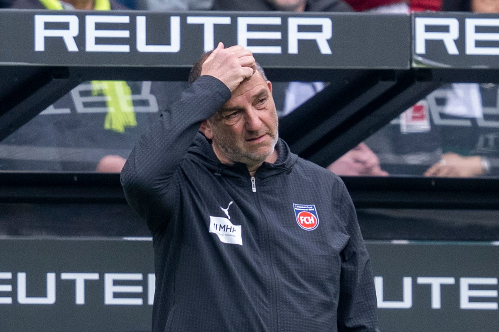 Frank Schmidt und seine Heidenheimer sind seit mehr als vier Monaten sieglos. (Archivbild)