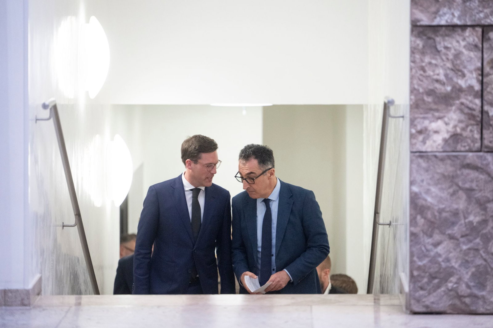 Finden die beiden eine gemeinsame Basis für eine weitere Zusammenarbeit ihrer Parteien? CDU-Chef Manuel Hagel und Grünen-Politiker Cem Özdemir. (Archivbild)