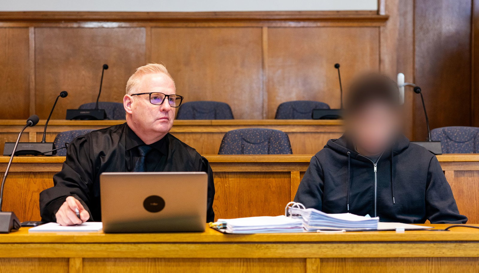 Dem Angeklagten werden Mord, versuchter Mord und besonders schwerer Raub vorgeworfen. (Archivbild)