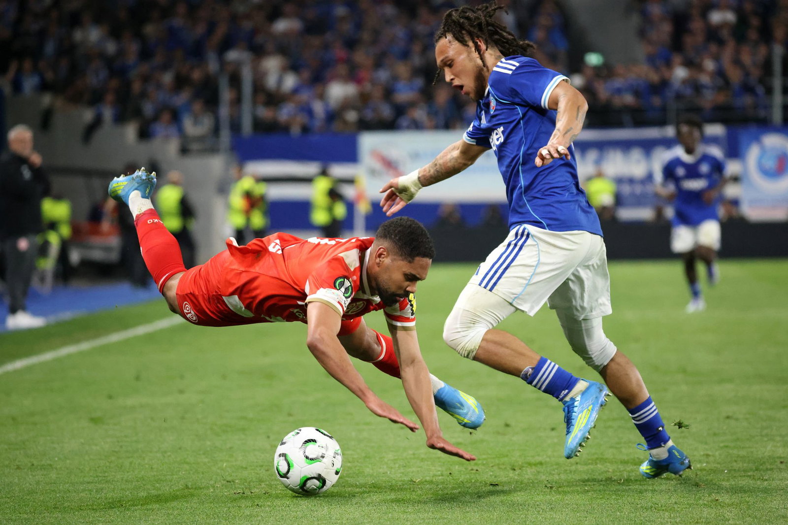 Bauchlandung für Phillipp Mwene in Straßburg.