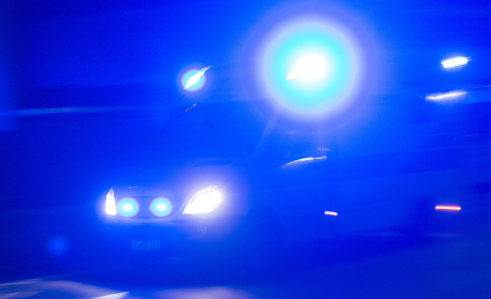Der Baggerfahrer wurde in eine Klinik gebracht. (Symbolbild) 