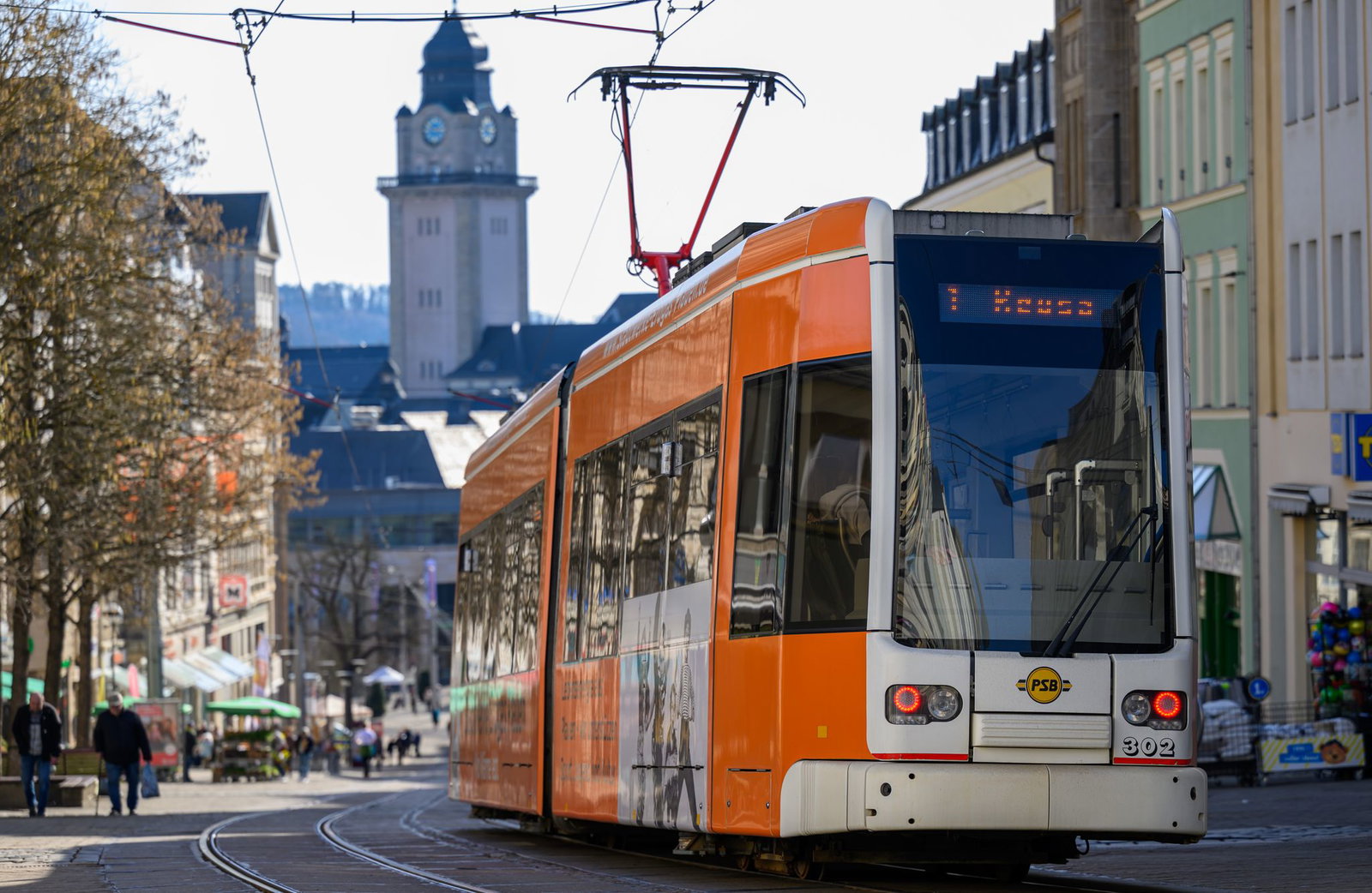 Vor Ort wird oft das Geld knapp für wichtige Dienstleistungen, so etwa für die Verkehrsbetriebe. (Symbolbild)