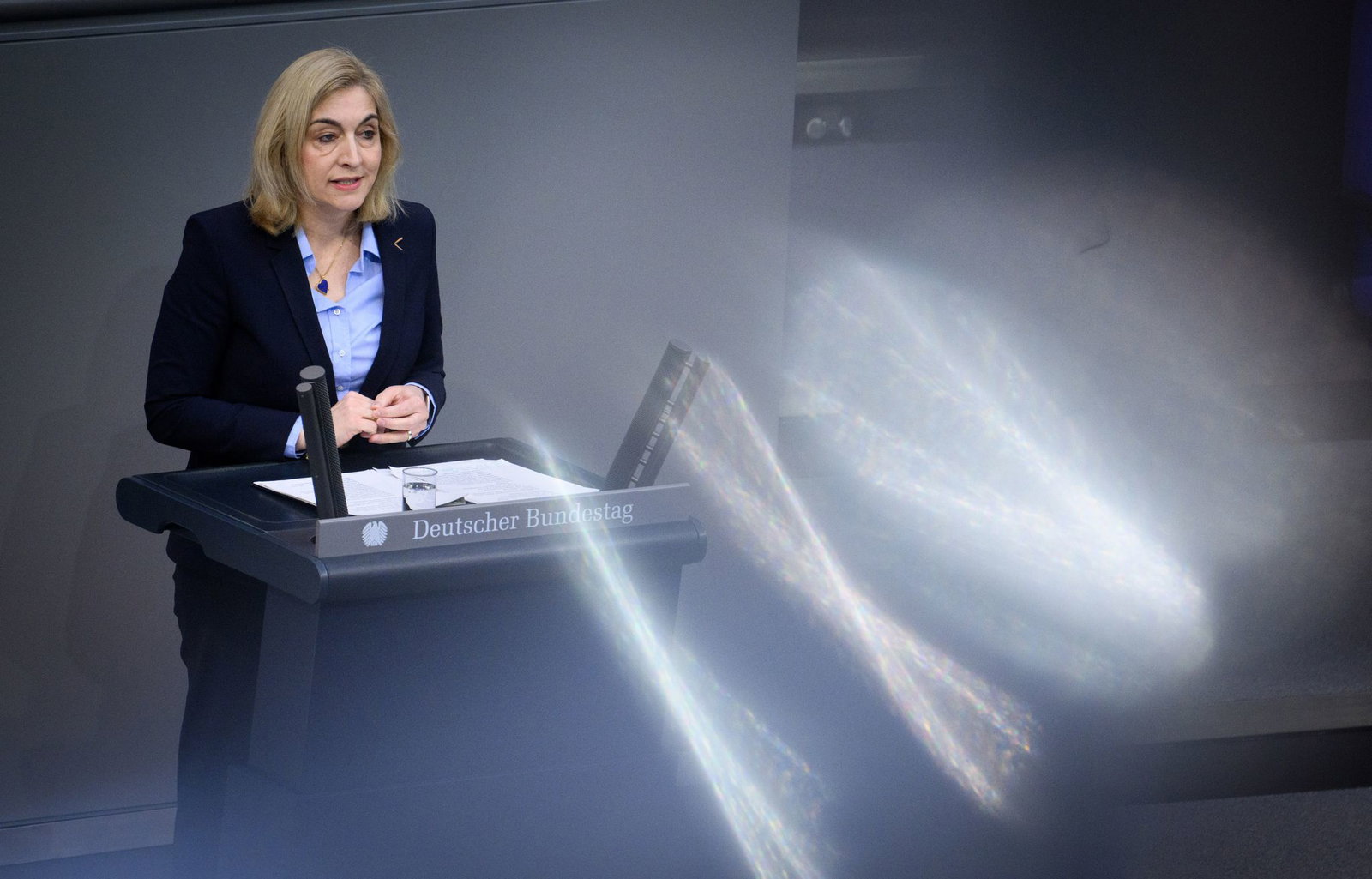 Ministerin Warken wirbt für ihre Sparvorschläge und erntet breite Proteste. (Archivbild) 