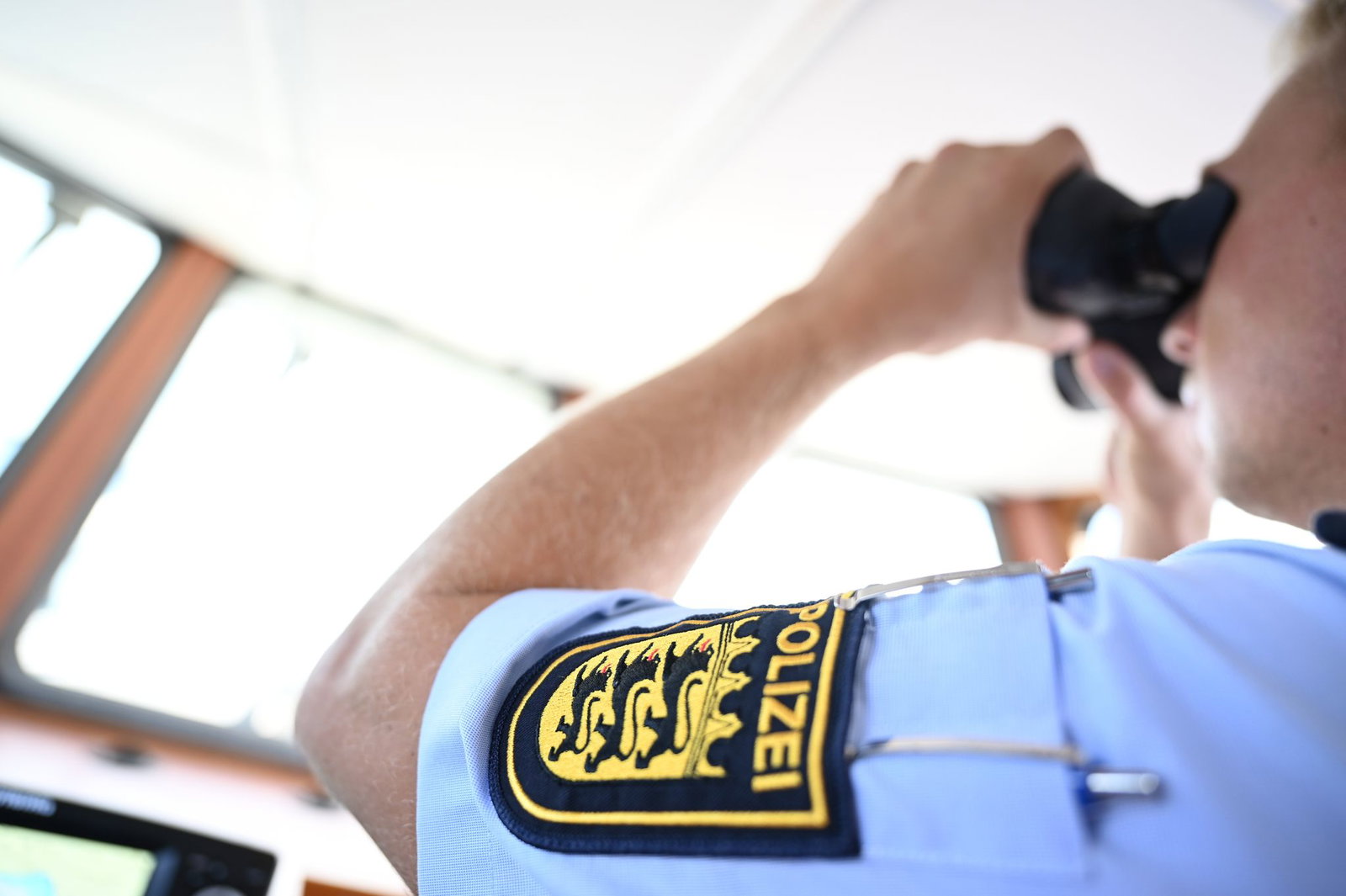 Die Wasserschutzpolizei war wegen eines schwimmenden Wohnmobils im Rhein im Einsatz. (Symbolbild)