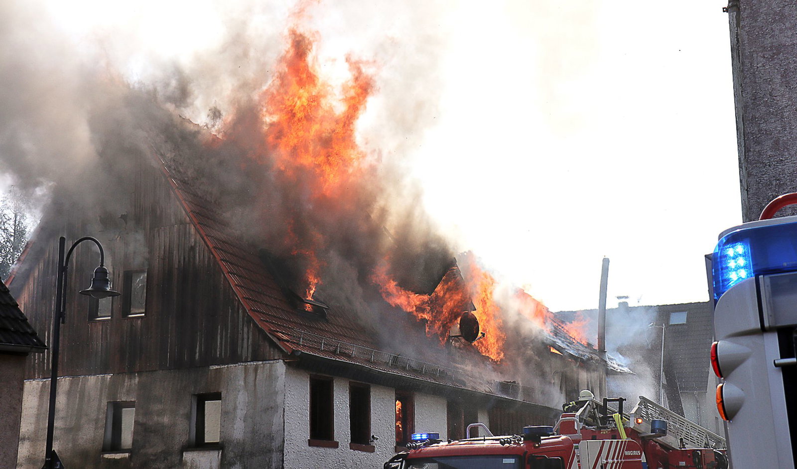 Warum das Haus in Brand geriet, war noch unklar. 