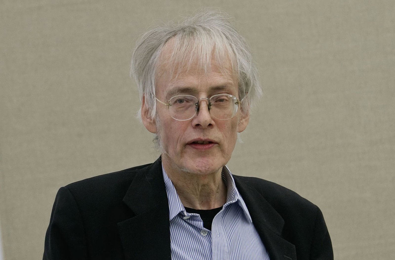 Der emeritierte Professor der Kunstakademie Münster, der in Hannover und Berlin lebte, galt als ein Pionier der Konzeptkunst. 