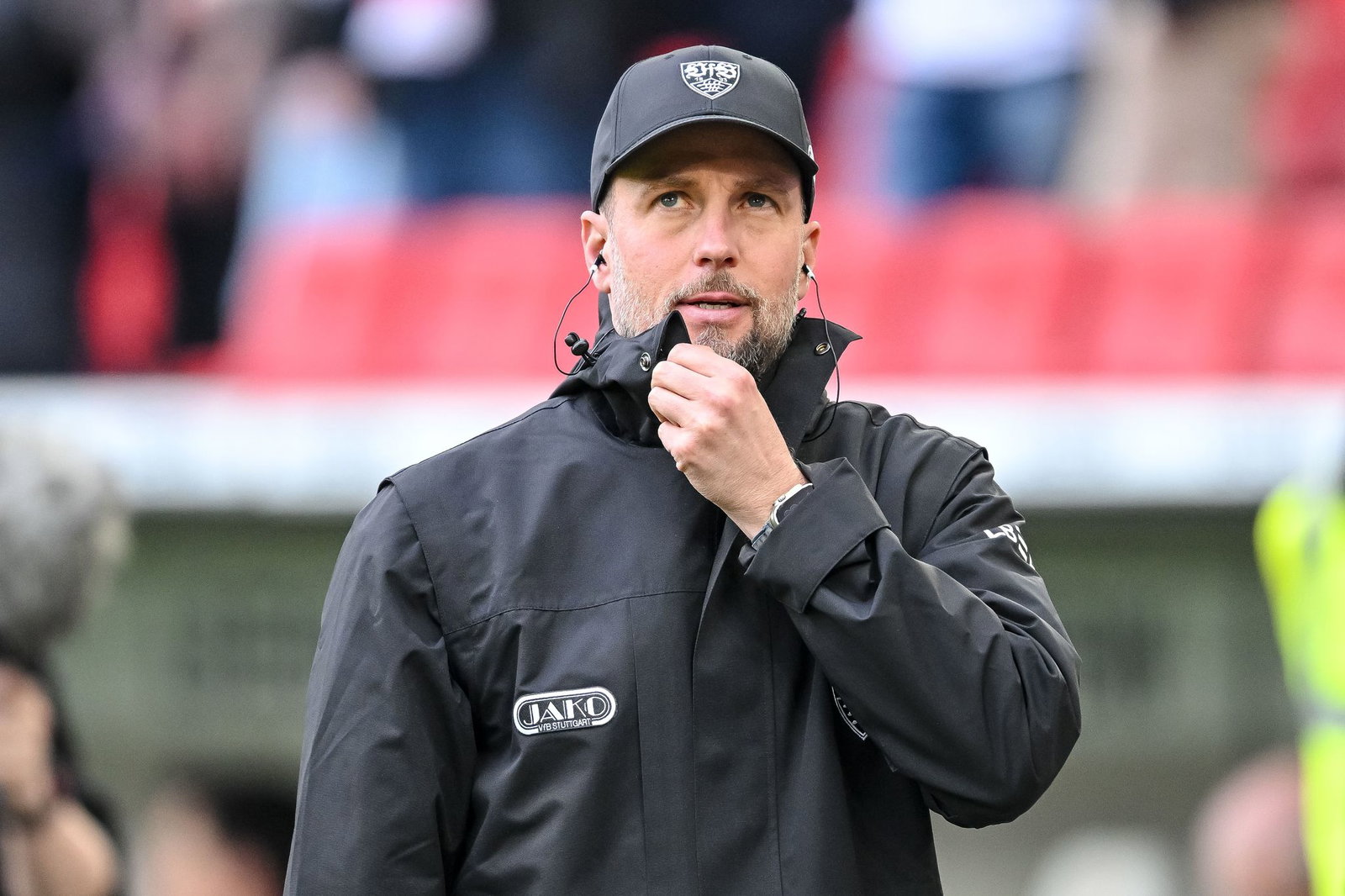 Sebastian Hoeneß und der VfB treten am Sonntag beim FC Bayern an. (Archivbild)