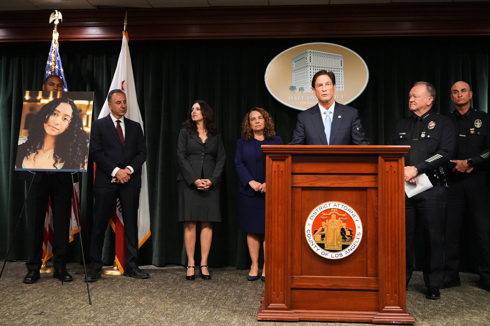 Die Staatsanwaltschaft erhebt schwere Vorwürfe gegen den US-Sänger D4vd. 