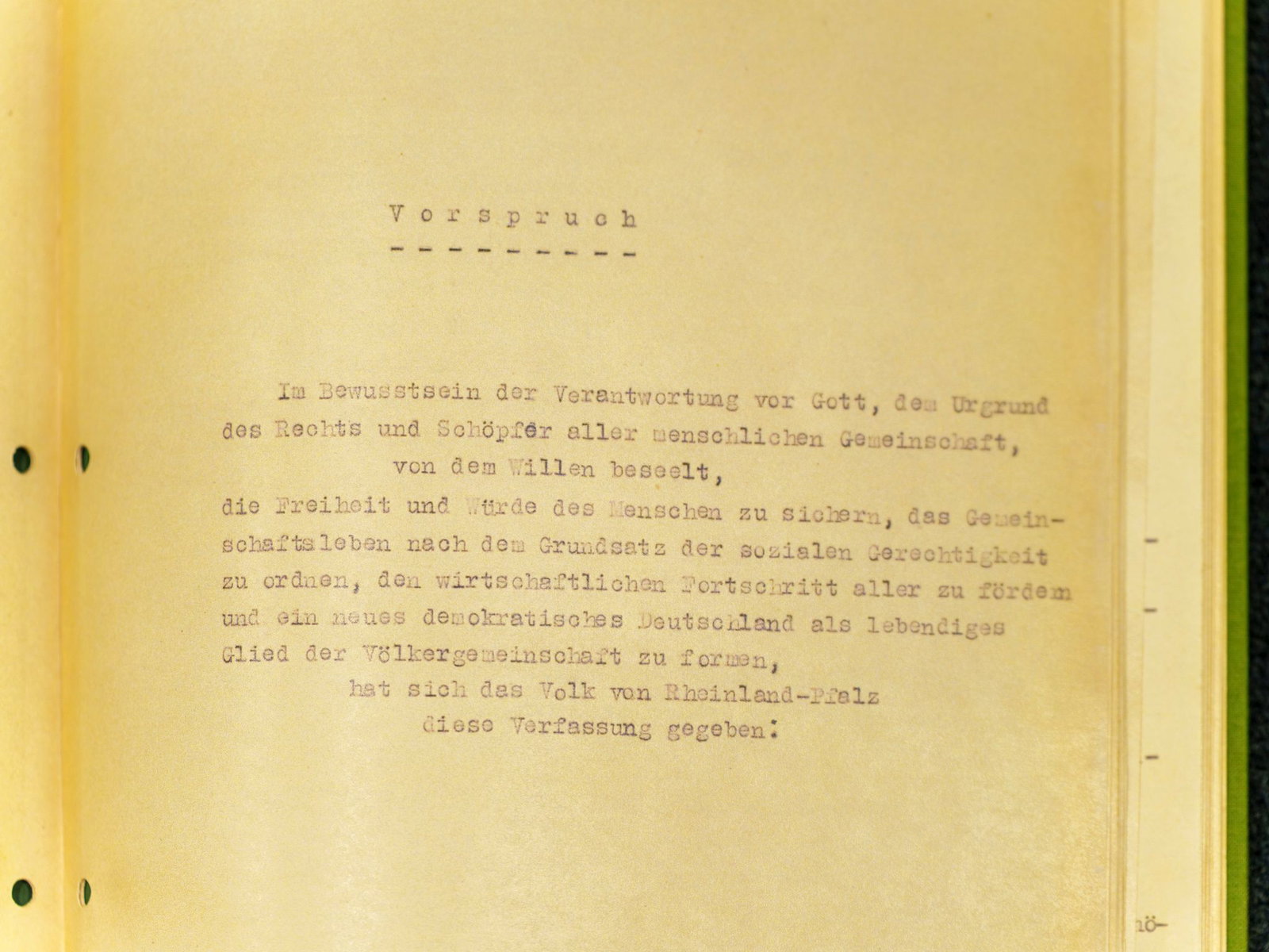 Die Landesverfassung von 1947 muss immer mal wieder modernisiert werden.  