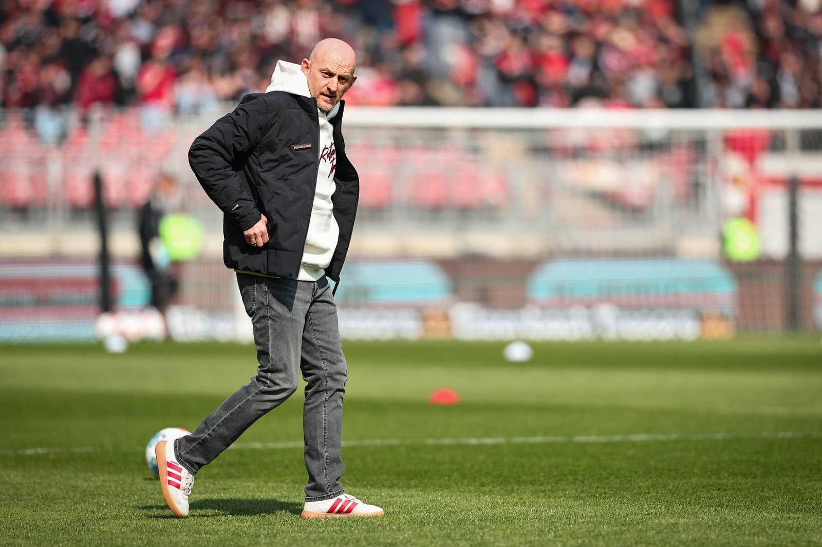 Torsten Lieberknecht trifft am Samstag auf seinen Vorgänger auf der Lauterer Trainerbank (Archivbild).